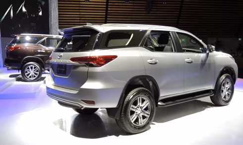 toyota fortuner the he moi gia tu 981 trieu dong tai viet nam