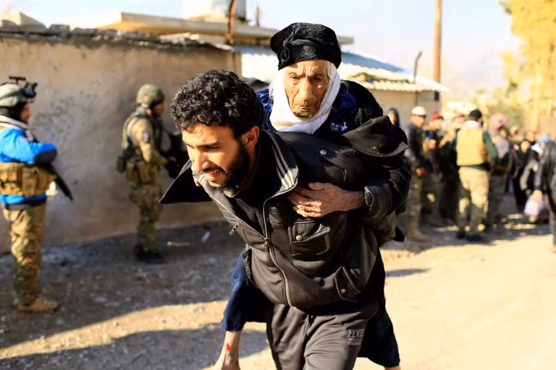 photo canh dau sung ac liet tren cac con pho o dong mosul