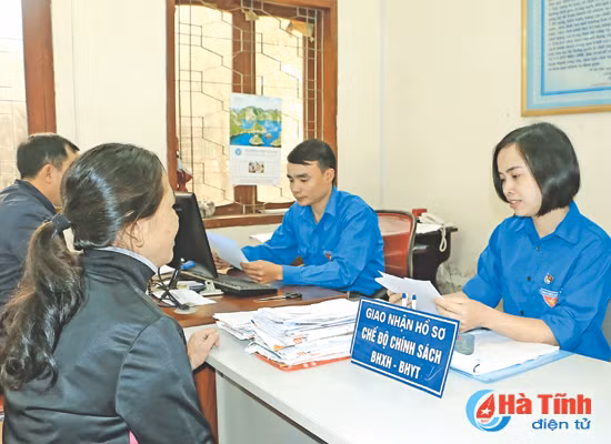 xay dung doi ngu can bo chuan muc va day manh cai cach hanh chinh