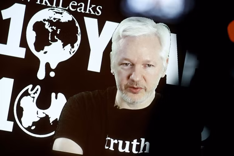 wikileaks the tiet lo thong tin chan dong trong 2017