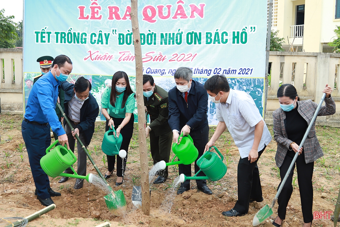 Thường trực Tỉnh ủy Hà Tĩnh tham gia trồng cây đầu năm tại các địa phương