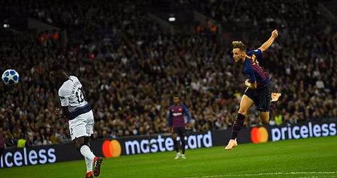 Tottenham - Barca: Ngày của Messi