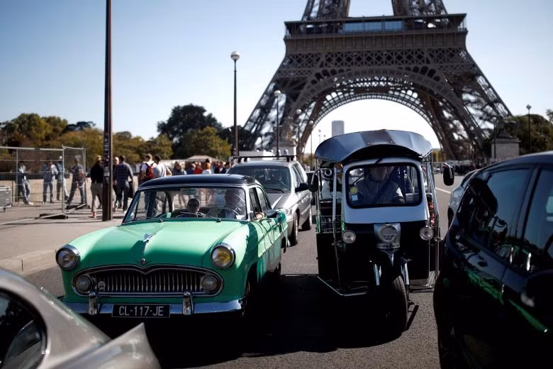 Diễu hành xe cổ kỷ niệm 120 năm triển lãm ôtô Paris
