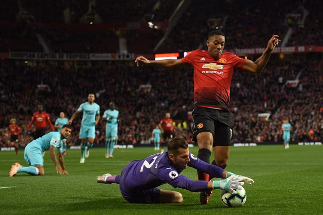 M.U 3-2 Newcastle: Ngược dòng không tưởng