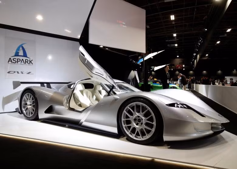 VinFast trông ra sao bên các hãng xe lớn tại Paris Motor Show