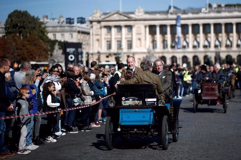 Diễu hành xe cổ kỷ niệm 120 năm triển lãm ôtô Paris