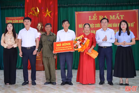 Xã Cẩm Xuyên ra mắt mô hình nếp sống văn minh trong việc cưới, việc tang