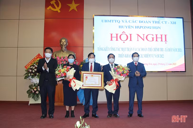 Tiếp tục thúc đẩy các phong trào thi đua yêu nước ở Hương Sơn