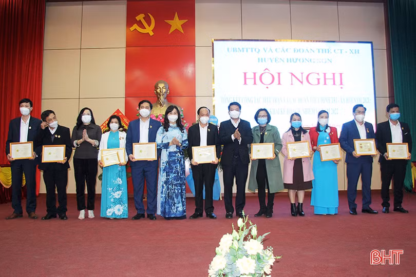 Tiếp tục thúc đẩy các phong trào thi đua yêu nước ở Hương Sơn