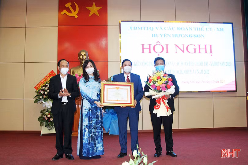 Tiếp tục thúc đẩy các phong trào thi đua yêu nước ở Hương Sơn