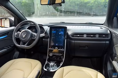Cận cảnh xe điện VinFast VF e34 tại đại lý