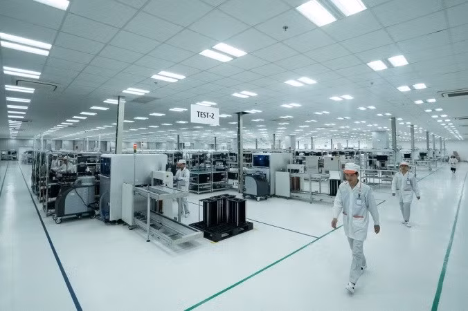 Cận cảnh hệ thống sản xuất điện thoại thông minh Vsmart