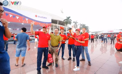 Đánh bại Philippines với tổng tỷ số 4-2, Việt Nam vào chung kết AFF Cup sau 10 năm