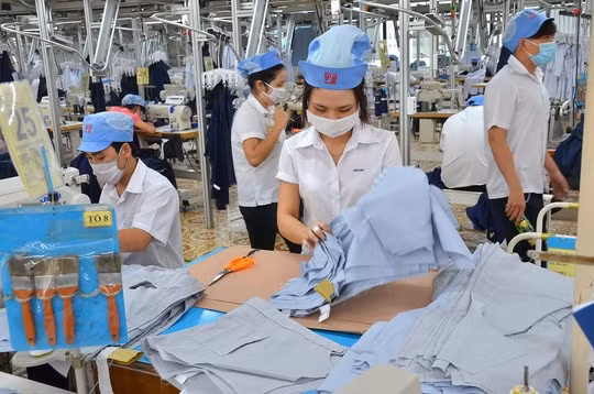 PMI Việt Nam tháng 11: Trở lại ngôi đầu bảng Đông Nam Á