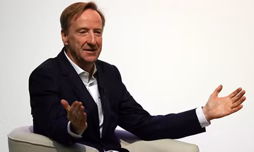 Giám đốc MI6 Alex Younger phát biểu tại đại học St. Andrews. Ảnh: PA. Trùm tình báo Anh cảnh báo về nguy cơ từ Huawei