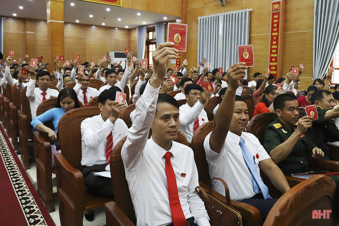 Đồng chí Trần Quang Tuấn được bầu giữ chức Bí thư Huyện ủy Đức Thọ