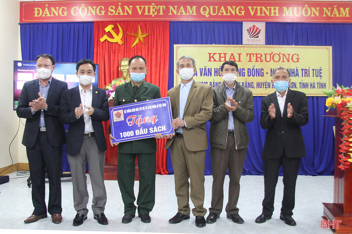 Lãnh đạo tỉnh dự khai trương nhà văn hóa cộng đồng - ngôi nhà trí tuệ ở Hương Sơn