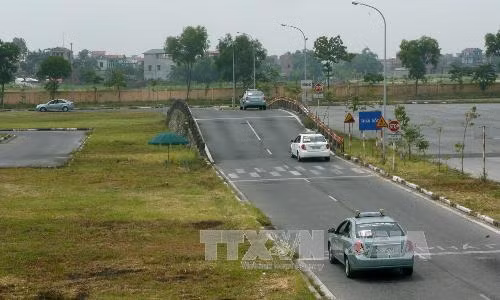 Không có chuyện bằng lái xe hạng B1 không được điều khiển ô tô