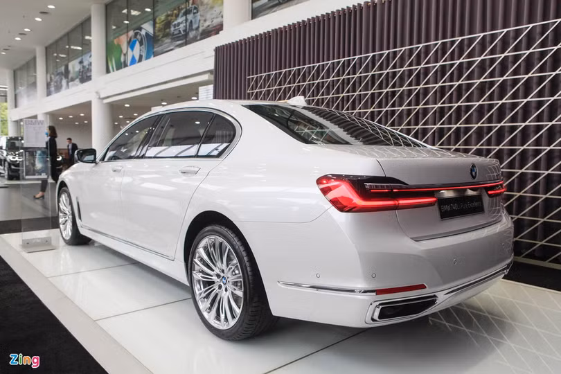 Chi tiết BMW 740Li Pure Excellence giá 6,3 tỷ tại Việt Nam
