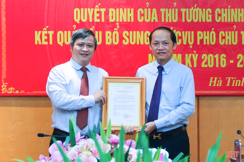 Công bố quyết định của Thủ tướng phê chuẩn kết quả bầu bổ sung chức vụ Phó Chủ tịch UBND tỉnh Hà Tĩnh