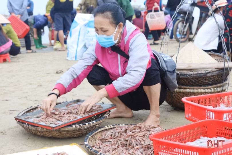Biển Hà Tĩnh hấp dẫn ngay ngày đầu nghỉ lễ