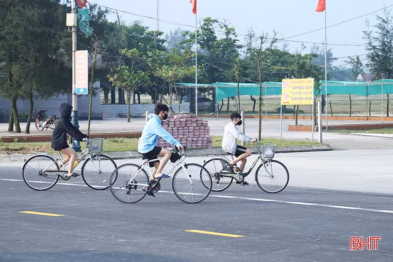 Biển Hà Tĩnh hấp dẫn ngay ngày đầu nghỉ lễ