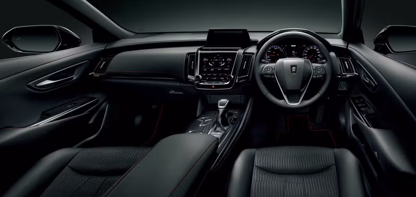 Toyota trình làng Crown bản đặc biệt 65 năm