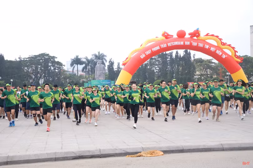 Hơn 200 vận động viên tham gia giải chạy Vietcombank Run