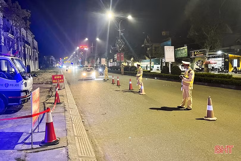 Công an Đức Thọ xử phạt 59 trường hợp vi phạm nồng độ cồn