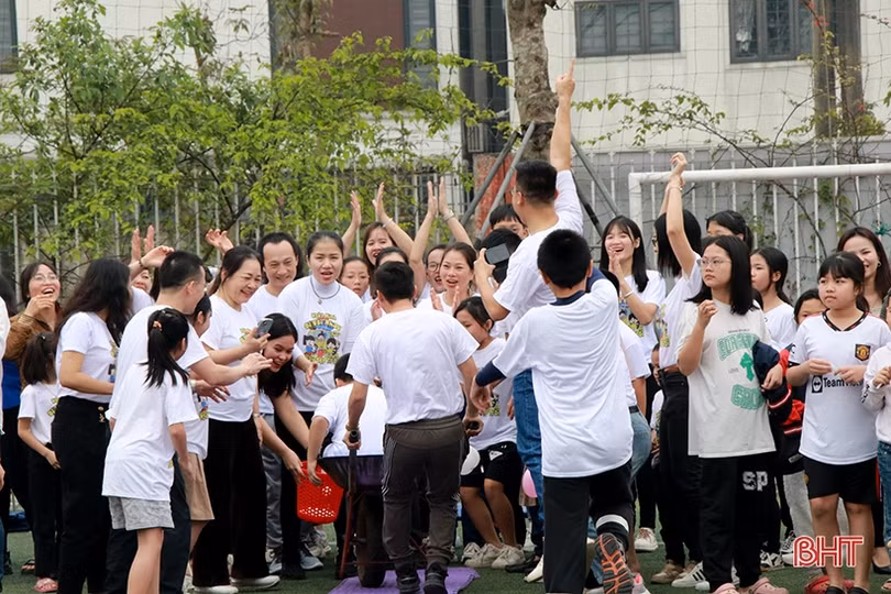 Vui nhộn với chương trình “Cùng con khôn lớn” của học sinh, phụ huynh iSchool Hà Tĩnh