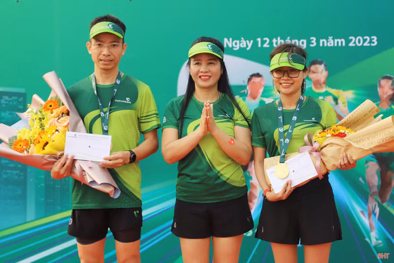 Hơn 200 vận động viên tham gia giải chạy Vietcombank Run