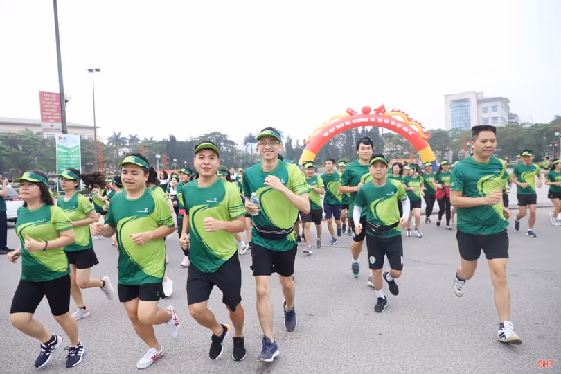 Hơn 200 vận động viên tham gia giải chạy Vietcombank Run
