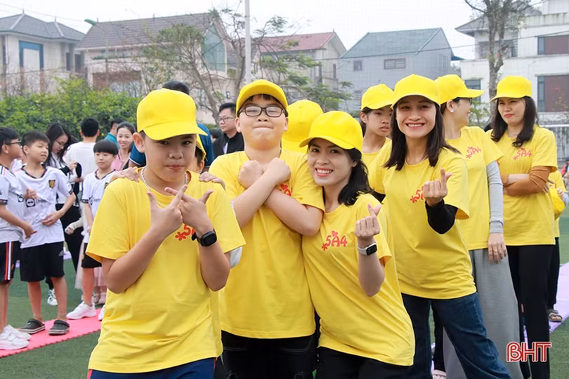 Vui nhộn với chương trình “Cùng con khôn lớn” của học sinh, phụ huynh iSchool Hà Tĩnh