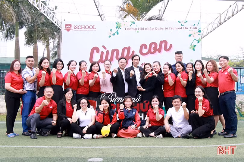 Vui nhộn với chương trình “Cùng con khôn lớn” của học sinh, phụ huynh iSchool Hà Tĩnh