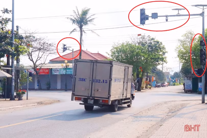 Đèn giao thông ở phố biển Thiên Cầm “có cũng như không”!
