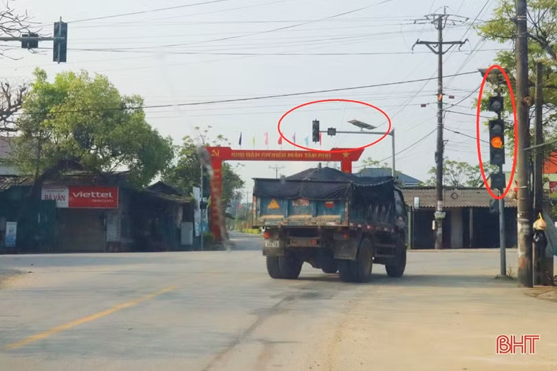 Đèn giao thông ở phố biển Thiên Cầm “có cũng như không”!