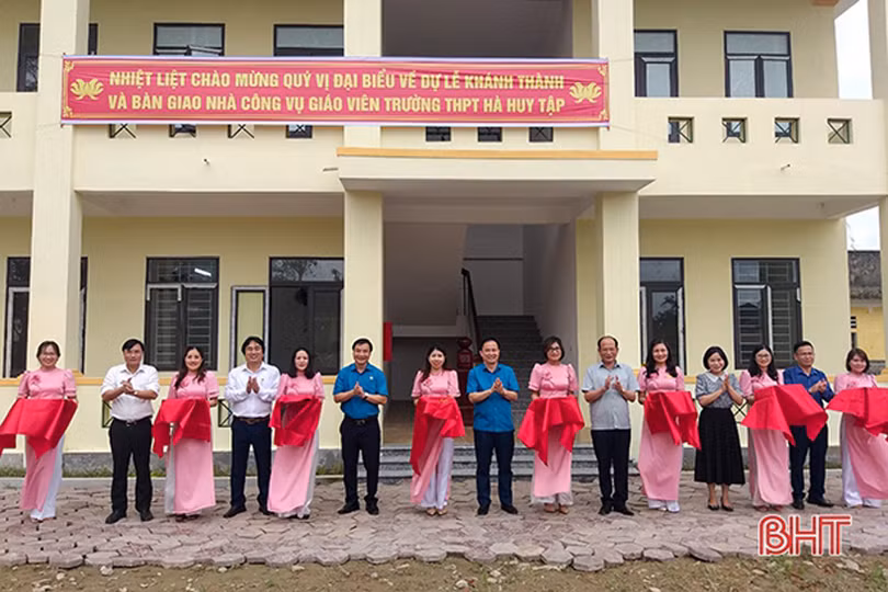Giáo viên vùng sâu, vùng xa Hà Tĩnh thêm yên tâm công tác khi được “an cư”