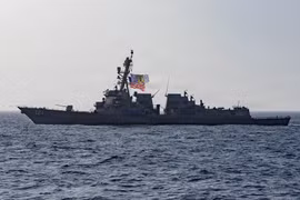 Mỹ "hộ tống 40 tàu dầu" qua eo biển Hormuz trong một ngày