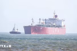 Xuất khẩu dầu mỏ của Iran qua eo biển Hormuz gần như đình trệ