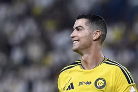 Ronaldo lập hat-trick thứ 67