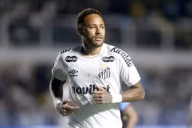 Luật chống câu giờ lần đầu được áp dụng với Neymar