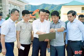 Chủ tịch UBND tỉnh kiểm tra các điều kiện vận hành Trường Phổ thông nội trú liên cấp TH&THCS Sơn Kim 1