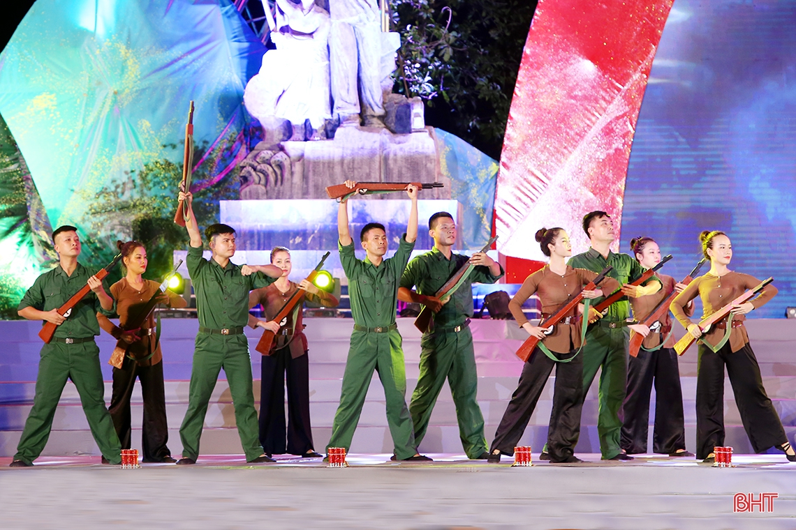 Hào hùng chương trình nghệ thuật “Bến Thủy anh hùng”