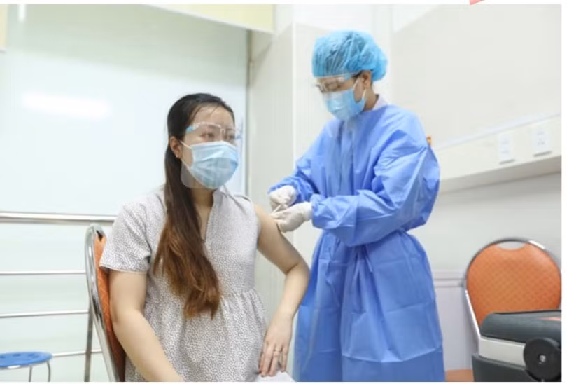 Thai phụ cần lưu ý những gì sau tiêm vaccine COVID-19?