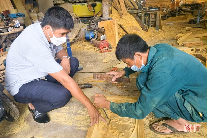 Về Hà Tĩnh xem thợ mộc làm nhà gỗ mít tiền tỷ