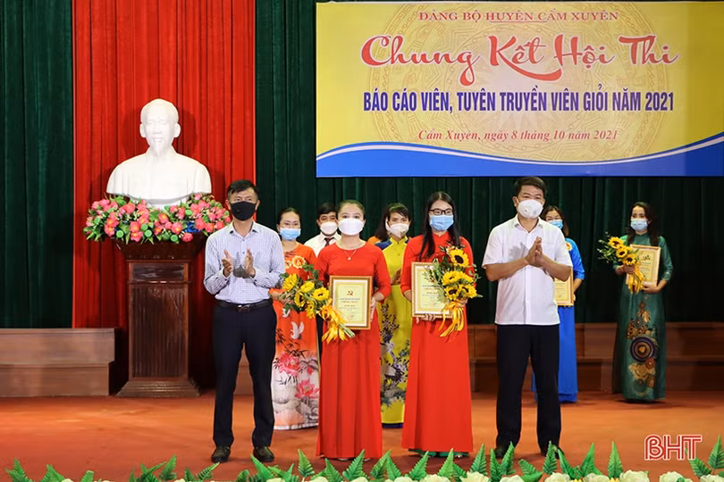 Cán bộ xã Cẩm Duệ nhất hội thi báo cáo viên, tuyên truyền viên giỏi huyện Cẩm Xuyên