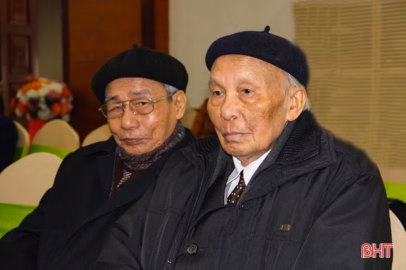 Tùy bút: Chuyện đời, sông sẽ kể