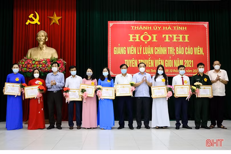25 thí sinh đạt giải hội thi giảng viên lý luận chính trị, báo cáo viên giỏi TP Hà Tĩnh