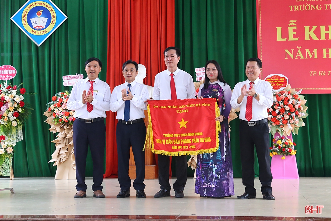 Lãnh đạo Hà Tĩnh chung vui lễ khai giảng năm học mới 2022 - 2023