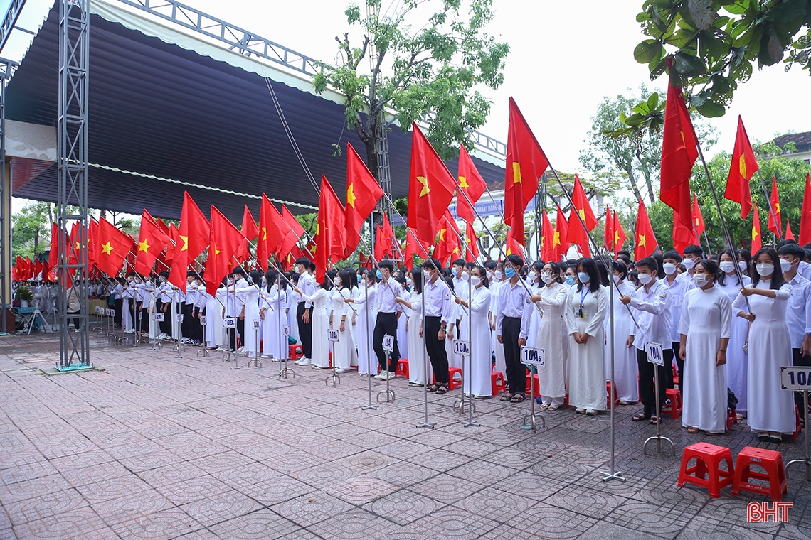 Lãnh đạo Hà Tĩnh chung vui lễ khai giảng năm học mới 2022 - 2023